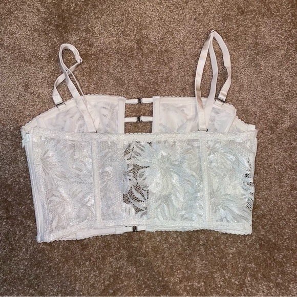 2 FOR THE PRICE OF 1. White corset top & Black corset top. (Victoria Secrets) - Picture 6 of 16